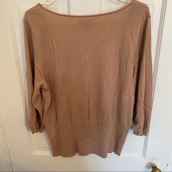 Keyhole Top - Picture 6 of 8